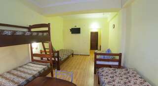 Гостиница Red Улан-Удэ Односпальная кровать в общем номере-1