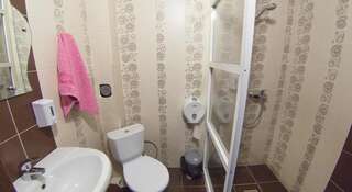 Гостиница Red Улан-Удэ Cемейный номер с отдельной ванной комнатой-4